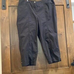 E325 Chico's Women's Black Capri Sz. 2 EUC